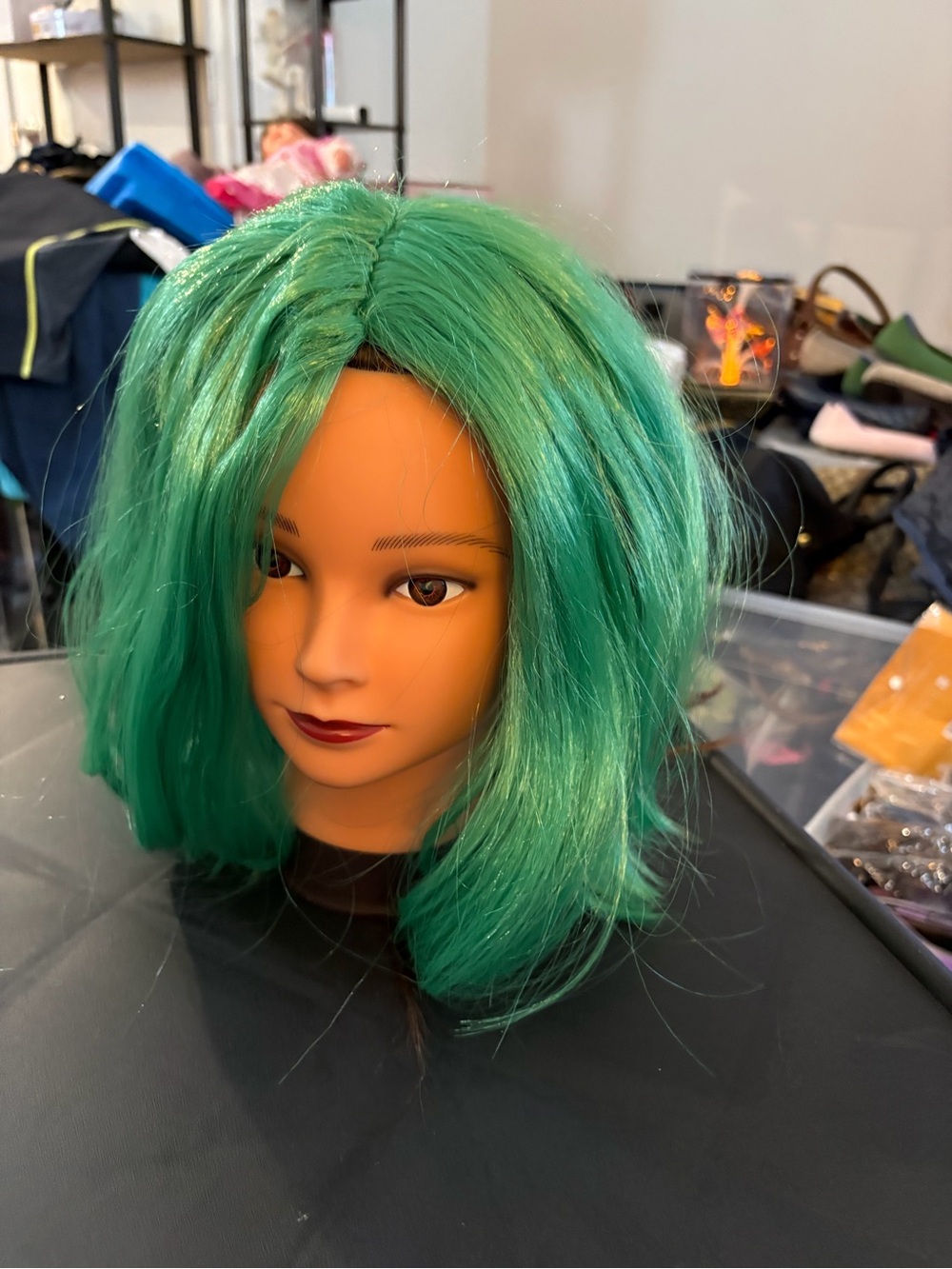 Vibrant Green Synthetic Bob Wig for Women - Bold Emerald Style